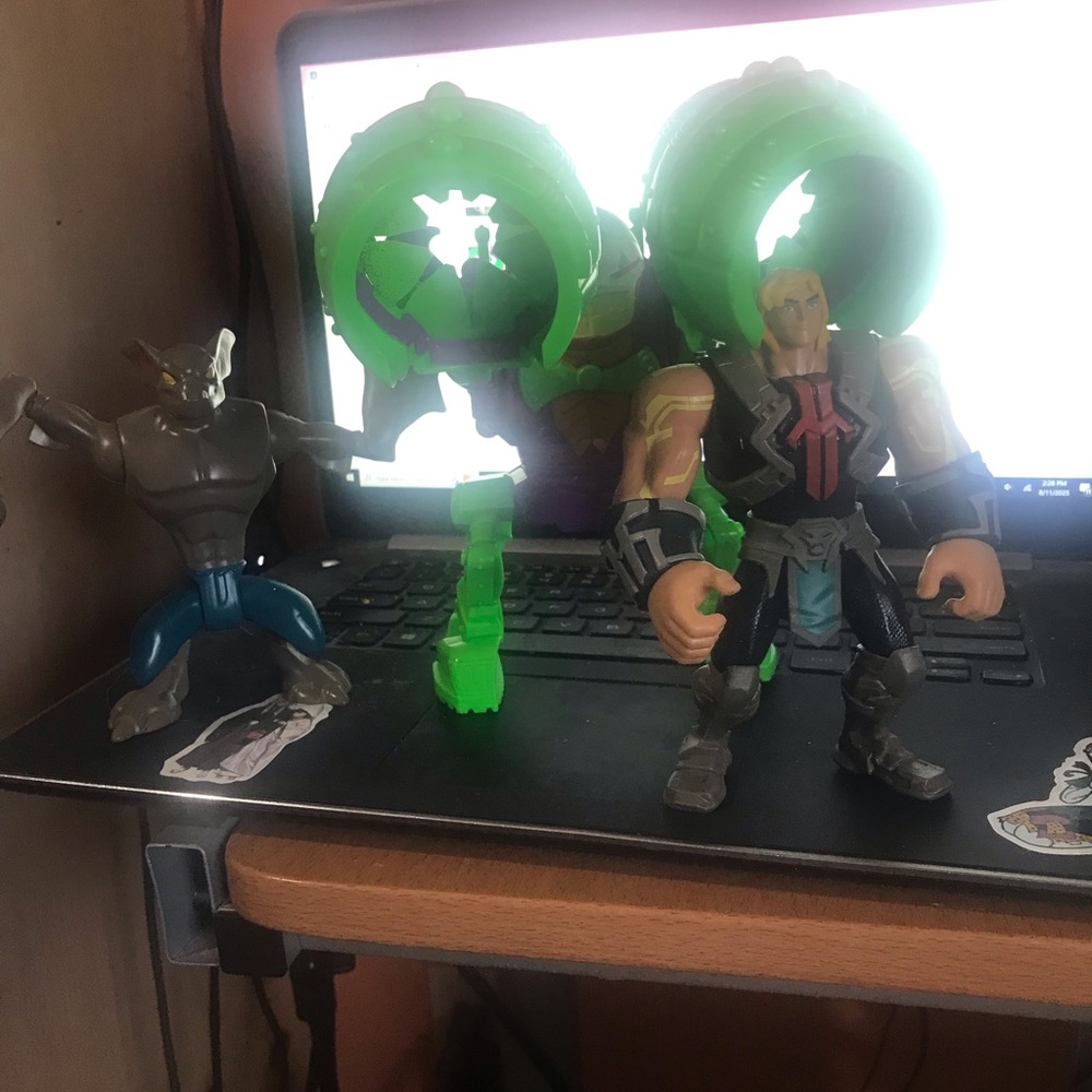 Action Figure Playset with Green and Gray Figures